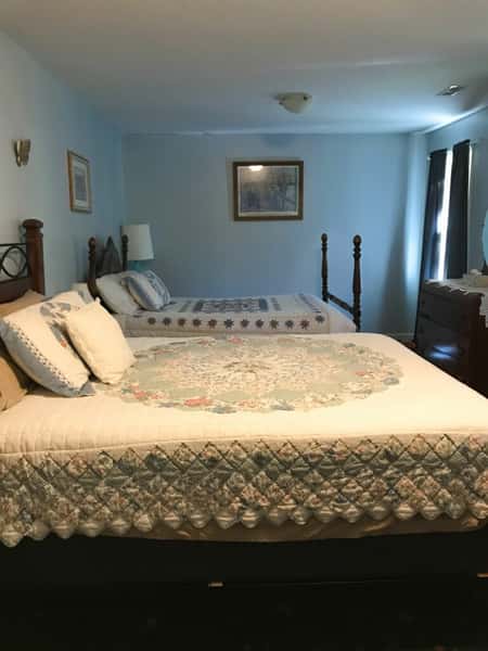 Queen size bedroom