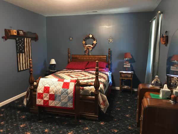 Queen room