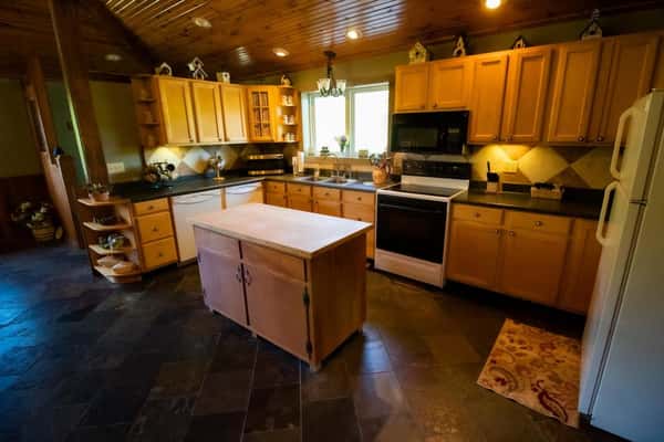 Full kitchen