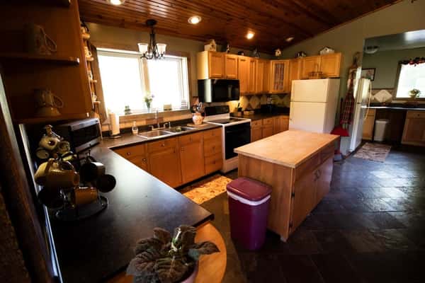 Full kitchen
