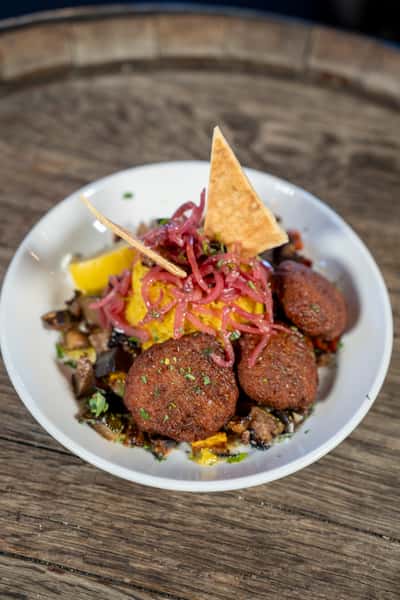 FALAFEL & SUMMER VEGETABLE BOWL