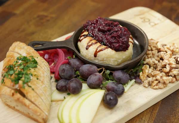 BAKED BRIE EN CROÛTE