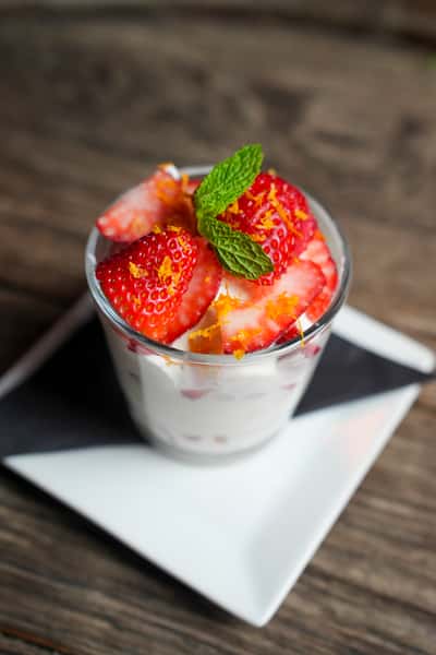 NATURAL STRAWBERRIES & LABNEH CREAM