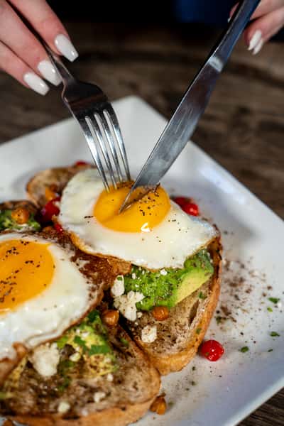 MEDITERRANEAN AVOCADO TOAST