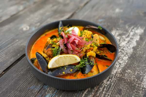 MUSSELS & CHORIZO IN SAFFRON CREAM
