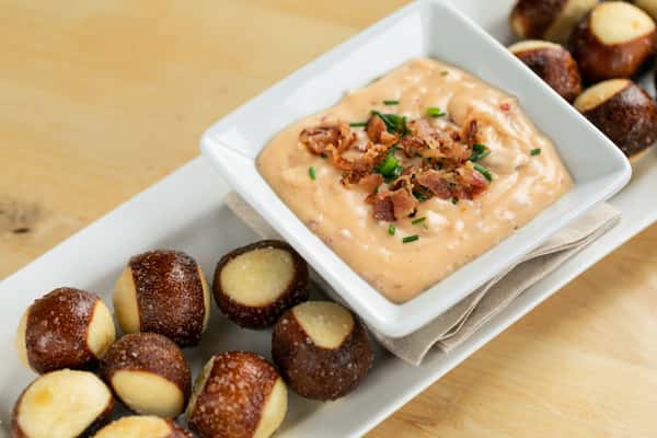 Mac Brown Cheesy Bacon Beer Dip