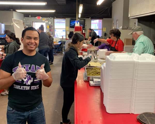 Restaurant family packing many meals