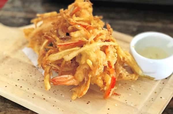 fried shrimp with side sauce