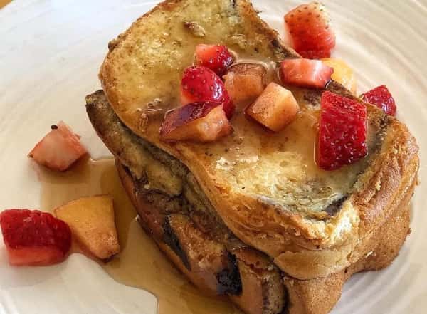 french toast with syrup and strawberries