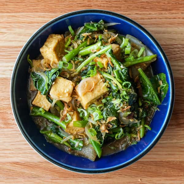 Puffed Rice Noodles with Tofu (Vegan)