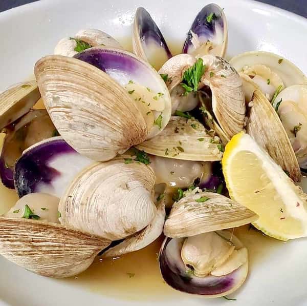 Fresh Steamed Middle Neck Clams