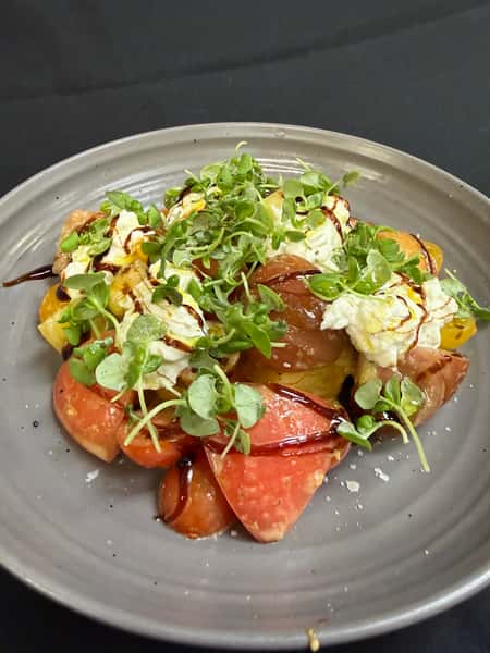 Organic Heirloom Tomato & Burrata Salad