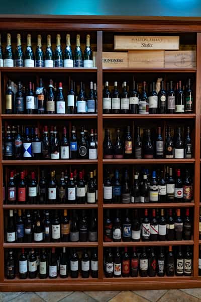 italy zin wine shelf