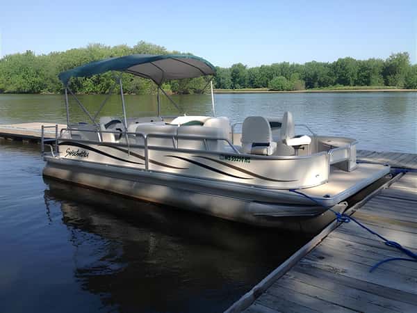 A boat in the lake