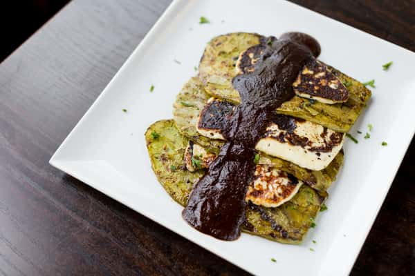 Verde y Blanco/Grilled Nopales (Veg)