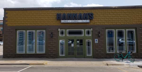 Hannah's store front