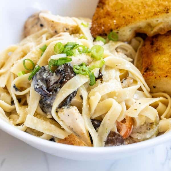 Creamy fettuccine with mushrooms and green onions