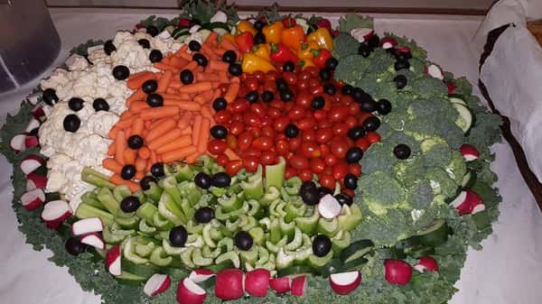 Platter of an assortment of raw vegetables