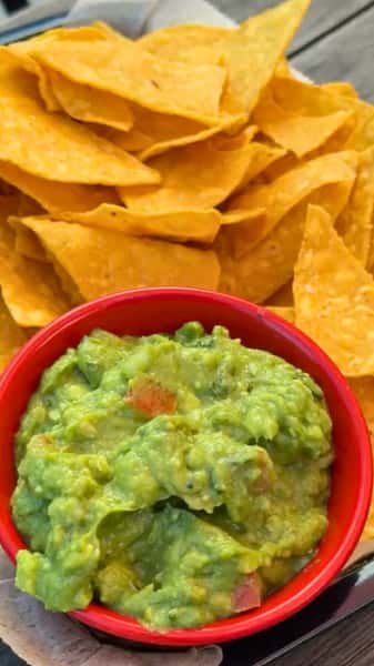 🥑#NationalGuacamoleDay🥑
There’s always a good reason to add a little guac!
#Taquerio #MysticCT #MysticEats #Tacos #Guacamole #CTEats