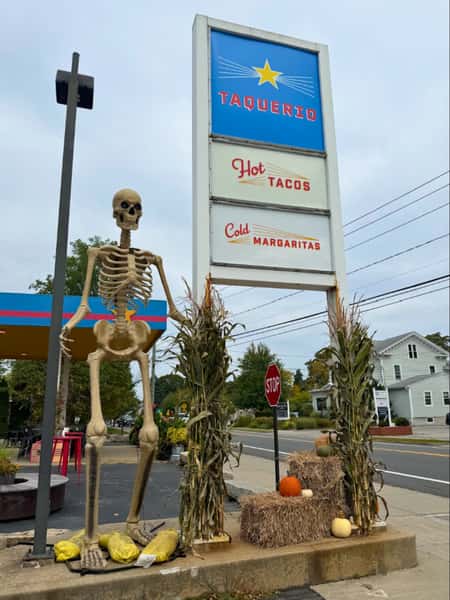 👻 Spooky season has officially arrived at Taquerio! 🎃🌮
Come check out the spooky vibes, grab your favorite tacos, and get into the Halloween spirit. 👀
⏰ Mon–Thurs & Sun: 12–9 PM | Fri & Sat: 12–10 PM
🍹 Happy Hour: Mon–Fri, 3:30–5:30 PM
#Taquerio #SlayStation #Fall #HalloweenPopUp #NewEngland #CTEats #HalloweenTreats #MysticCT