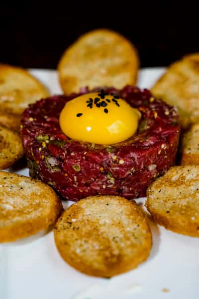 steak tartare with toast and egg