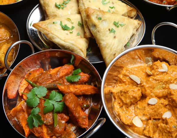 tikka masala chicken with naan