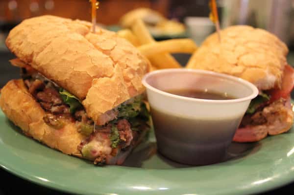 Kat's French Dip Po'boy