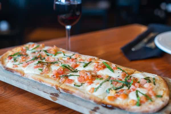 CLASSIC CAPRESE FLATBREAD