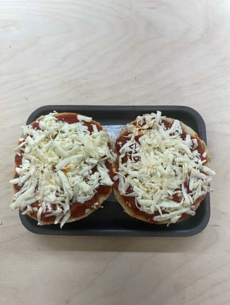 PIZZA BAGELS