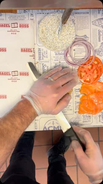 POV: You just ordered the perfect Everything Bagel. 🥯

Everything bagel. Everything cream cheese. @acmesmokedfish Nova. Tomato. Onion.

Simple. Classic. Done right. 🗽🔥

#BagelLikeABoss #BagelBoss #NovaLox #EverythingBagel