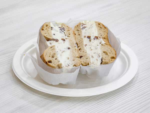 WALNUT RAISIN CREAM CHEESE