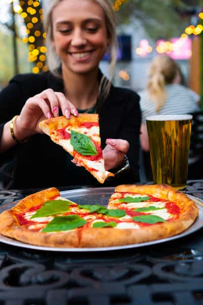 Monday | Pizza & Vino