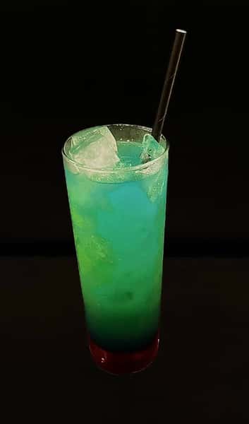 Blue Hawaiian (Highball Glass)