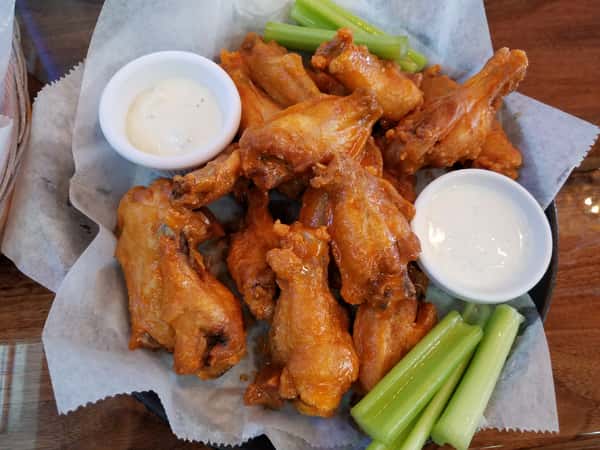buffalo chicken wings with sides of celery and ranch