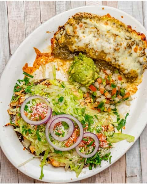 Today, try something new! The Piedras Negras Plato — beef taco al carbon, cheese enchilada, guac, pico, rice, and charro beans — everything on one plate. 🌮🔥
Order online now!
#Moderno #PiedrasNegrasPlato #HoustonEats
