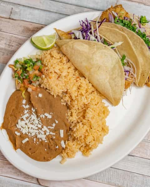 Fresh flavors to fuel your Friday! š®š Our Baja Taco Plate ā featuring fried fish or shrimp, cabbage, cilantro ranch, rice, and beans ā is everything you need to end your week on a high note. Get some!
#ModernoHouston #FishTacoFriday #HoustonFoodie