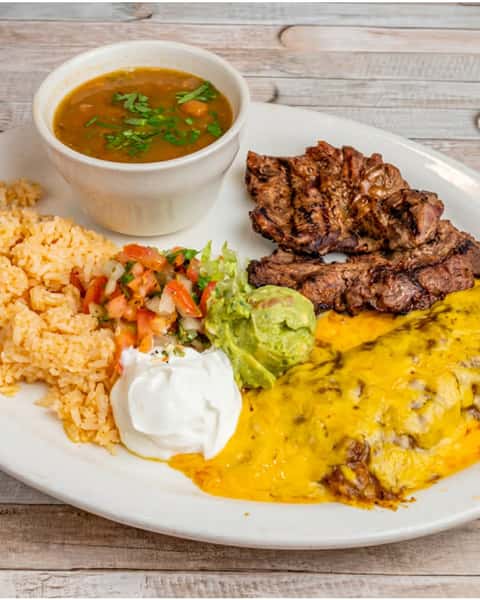 Friday night at Moderno means something worth sitting down for. Steak Tampiquena — fajita steak, cheese enchilada, rice, and beans — the kind of plate that ends the week right. 🥩🔥
See you at the table!
#Moderno #SteakTampiquena #HoustonDinner