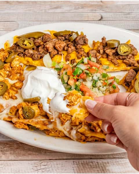 The last Friday night starts here. Beef Fajita Nachos — beans, cheddar, jalapeño, and beef fajita loaded up — the perfect send-off for a great run. 🧀🔥

Dine with us one more time.
 
#Moderno #BeefFajitaNachos #HoustonEats