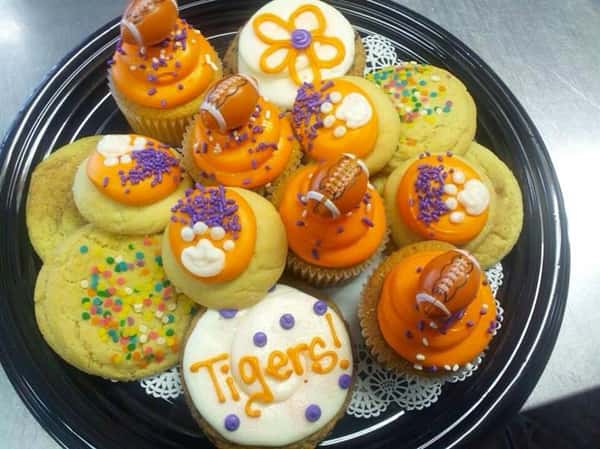 Cookies with football balls and the Tigers design