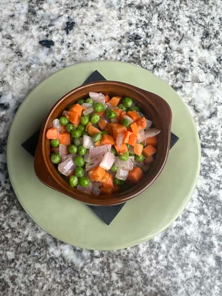 Side Sweet Peas + Carrots + Onions