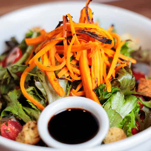 Fresh greens, bold color, and a plate that keeps things simple in the best way.
#bestaltamontespringsrestaurant #freshitalianfood #saladcourse #orlandorestaurants