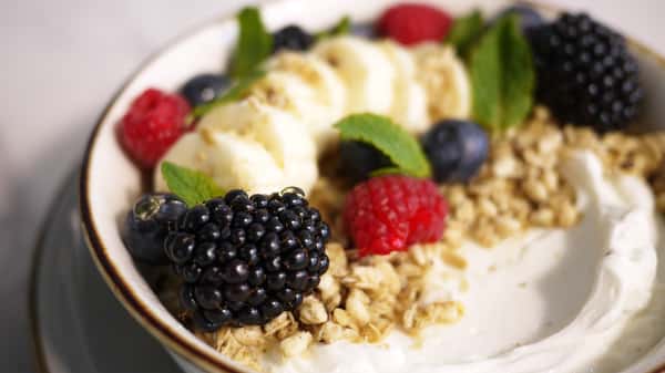 FRUIT & YOGURT PARFAIT