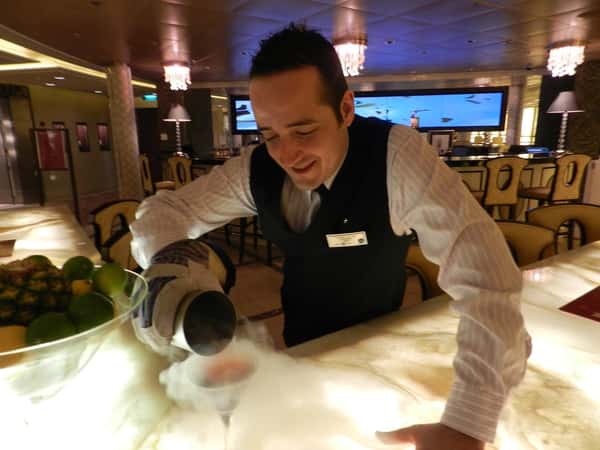 Mixologist, bartender