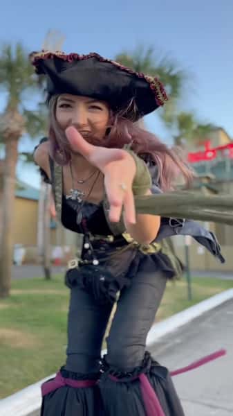 Your Halloween adventure awaits! 🏴☠️🍬
The Boardwalk is transforming into a treasure trove of tricks, treats, and family fun! Pick up your Treasure Map at the Main Entrance, make your way through the festivities, and finish your adventure at The Crab Trap for a special treat.
🎃 October 31 | 5–8 PM
Don’t forget your costumes. We’ve got plenty of Halloween fun waiting for you!