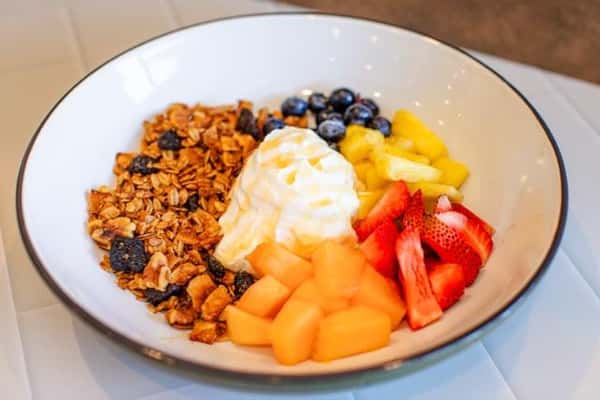 Granola & Greek Yogurt Bowl
