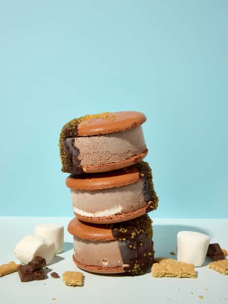 September flavors are here—and they’re giving us back-to-school lunchbox and campfire energy. 🍓🔥

🥜 PB&J Macaron
Peanut butter buttercream with strawberry jam center

🍫 S’mores Ice Cream Sandwich
Chocolate ice cream with toasted marshmallow and bits of graham cracker, sandwiched between two macaron shells

Available all September!