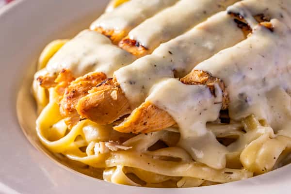 Kids Fettuccine Alfredo with Grilled Chicken