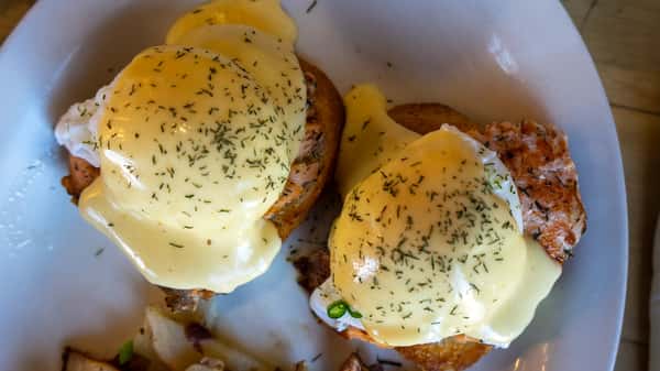 *SALMON BENEDICT