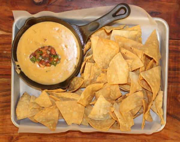 Queso & Chips