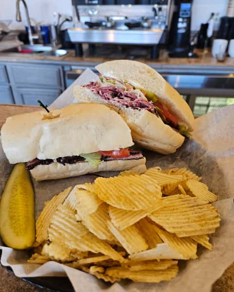 sandwich & chips